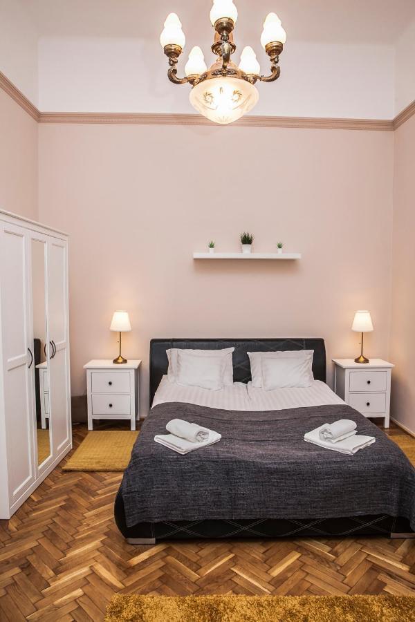 Fullmoon Apartments 1 Szeged Bagian luar foto