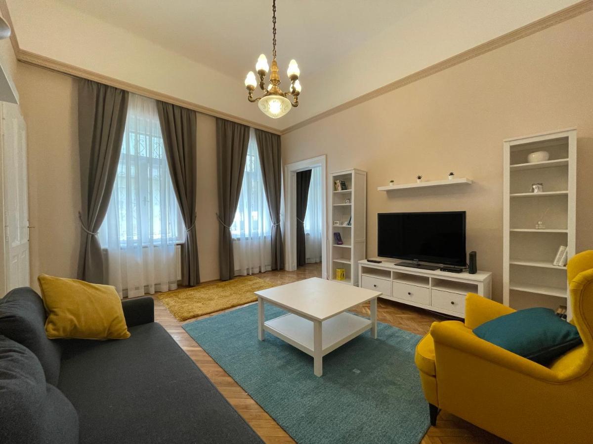 Fullmoon Apartments 1 Szeged Bagian luar foto
